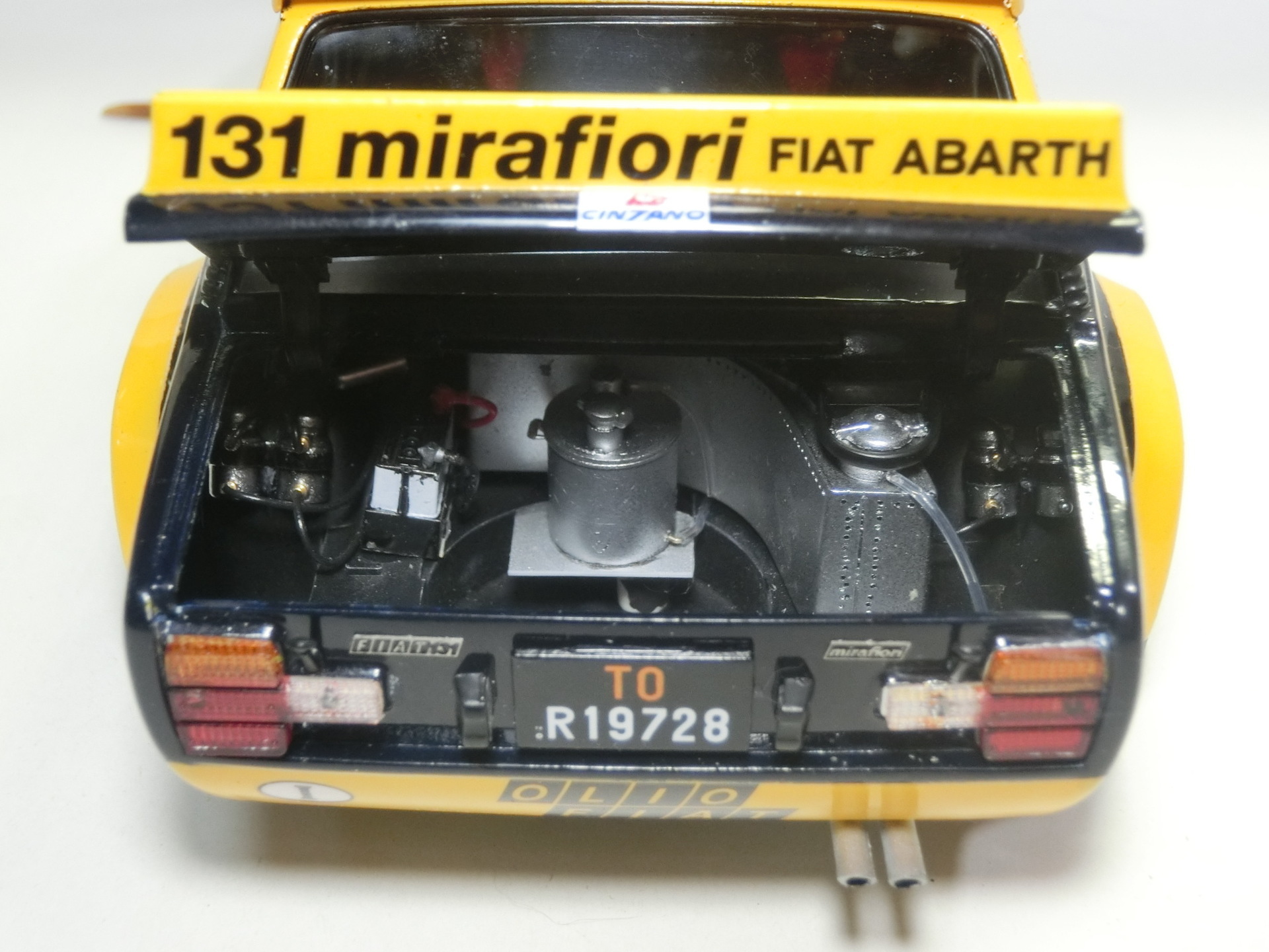 タミヤ1/20 フィアット131アバルトラリー 制作記 25: 日の丸航空 タミヤ1/20 フィアット131アバルトラリー 制作記 25: 日の丸航空