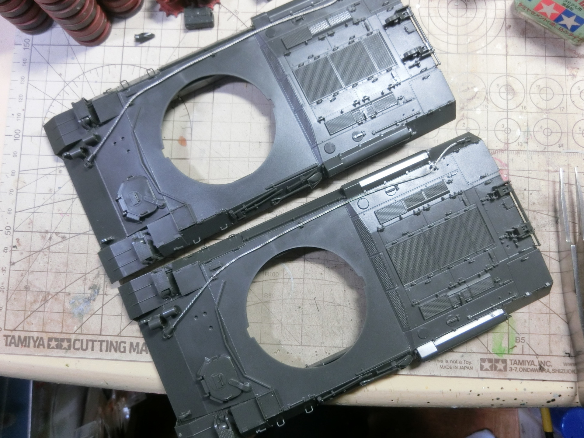 ホビージャパン1/35 74式戦車＆74式評価支援隊 制作記 2: 日の丸