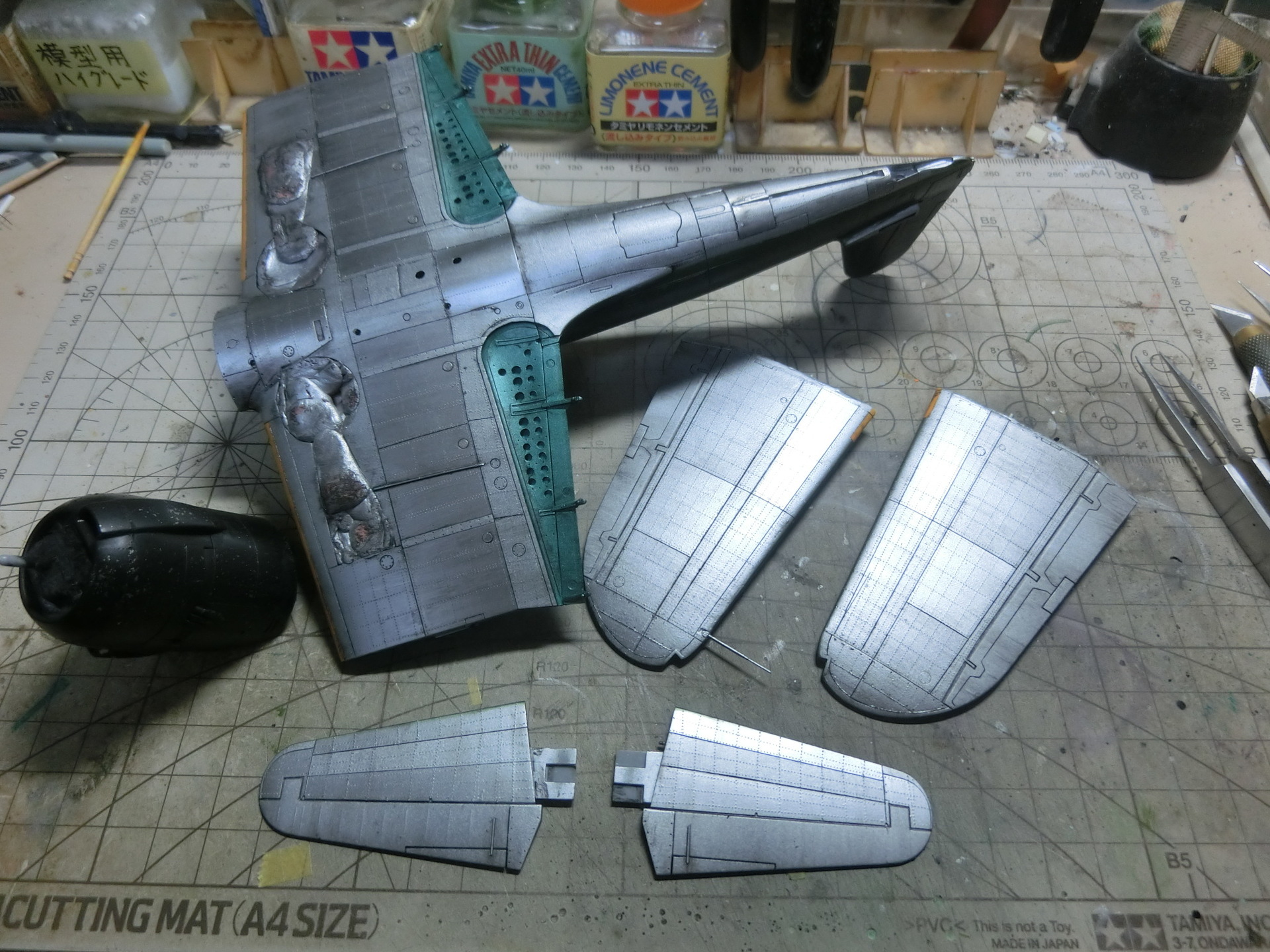 ハセガワ1/48 艦上攻撃機「天山12型」 制作記 12: 日の丸航空隊 ハセガワ1/48 艦上攻撃機「天山12型」 制作記 12: 日の丸航空隊