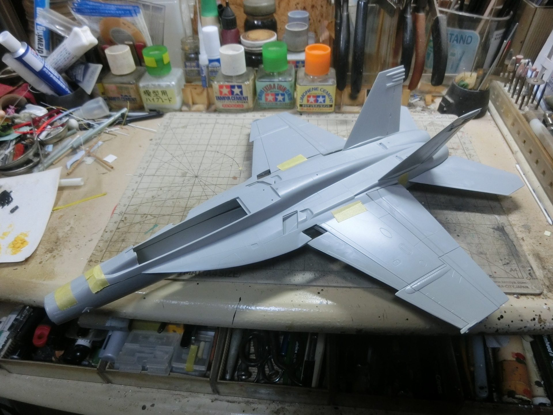 イタレリ1/48 EA-18Gグラウラー 制作記 1: 日の丸航空隊の模型日記